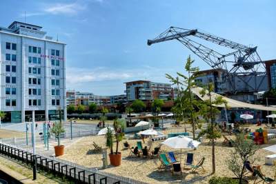 Retrouvez la plage éphémère et la base nautique des Docks à Malraux du 5 juillet au 31 août 2025.