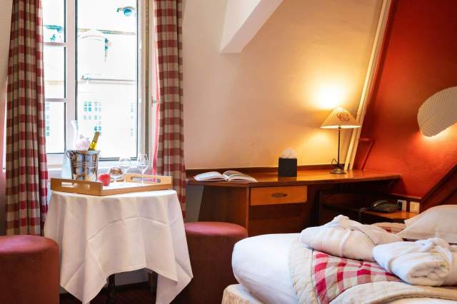 service en chambre hôtel suisse au centre de Strasbourg près de la cathédrale notre dame